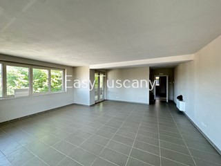 Ufficio in Vendita a Porcari, 105'000€, 70 m²