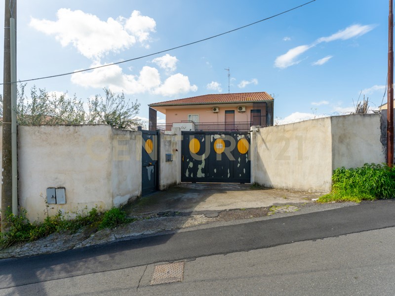 Quadrilocale in Vendita a Mascalucia, 150'000€, 125 m²