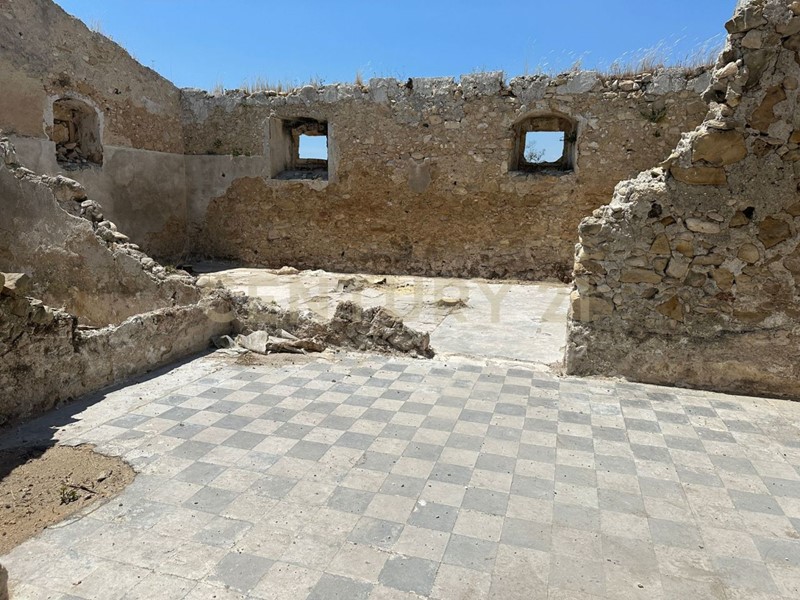 Casa Indipendente in Vendita a Licodia Eubea, 360'000€, 1300 m²