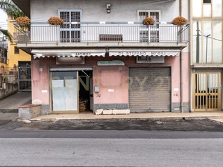 Immobile commerciale in Vendita a Aci Castello, 159'000€, 158 m²