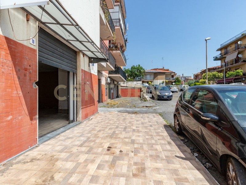 Immobile commerciale in Vendita a Gravina di Catania, 75'000&euro;, 103 m²