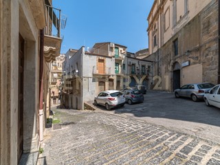 Casa Indipendente in Vendita a Caltagirone, 79'000€, 153 m²