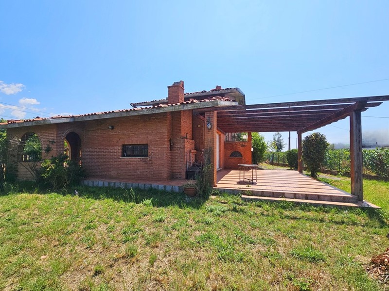 Casa Indipendente in Vendita a Luni, zona Dogana, 395'000€, 189 m², con Box