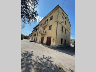 Quadrilocale in Vendita a Panicale, zona Tavernelle, 52'000€, 146 m², arredato, con Box