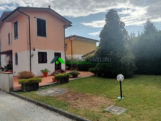 Villa in Vendita a Lucca, 379'000&euro;, 160 m²