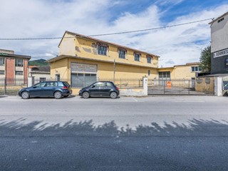 Capannone in Vendita a Bientina, 60'000€, 230 m²