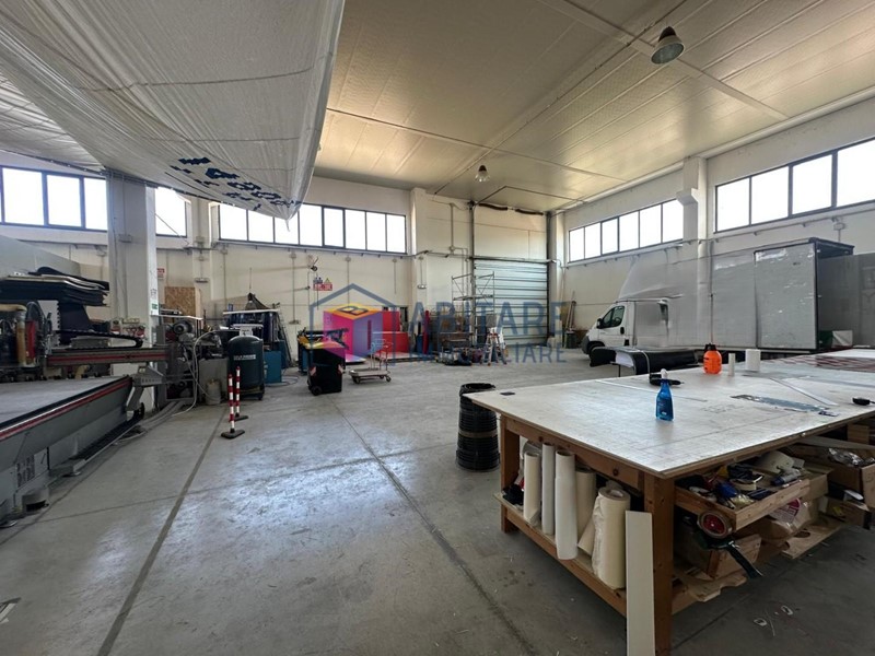 Capannone in Vendita a Campiglia Marittima, 800'000&euro;, 834 m²