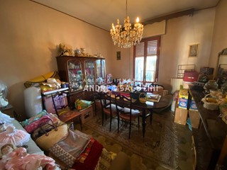 Casa Indipendente in Vendita a Castelfranco di Sotto, 200'000€, 326 m², con Box