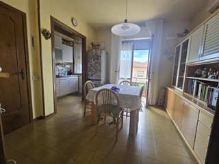 Appartamento in Vendita a Calcinaia, zona Fornacette, 159'000€, 100 m²