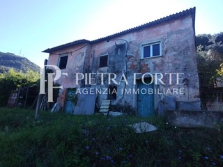Casa di corte in Vendita a Carrara, zona Fossone, 95'000€, 80 m²