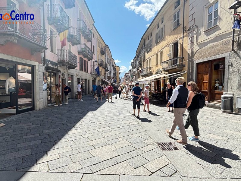 Immobile commerciale in Affitto a Aosta, 4'000&euro;, 164 m²