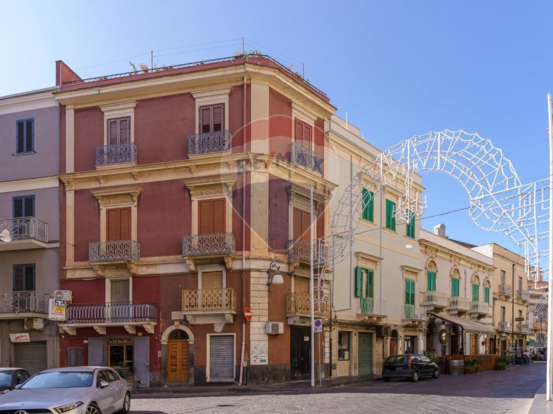 Casa Semi Indipendente in Vendita a Bronte, 90'000&euro;, 243 m²