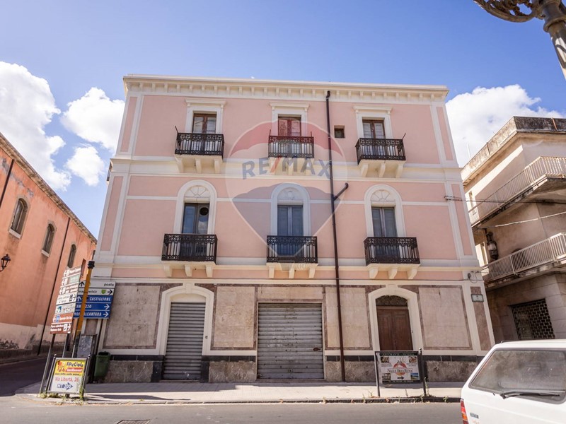 Casa Indipendente in Vendita a Francavilla di Sicilia, 250'000€, 250 m²