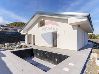 Villa in Vendita a Viagrande, 497'000&euro;, 177 m²