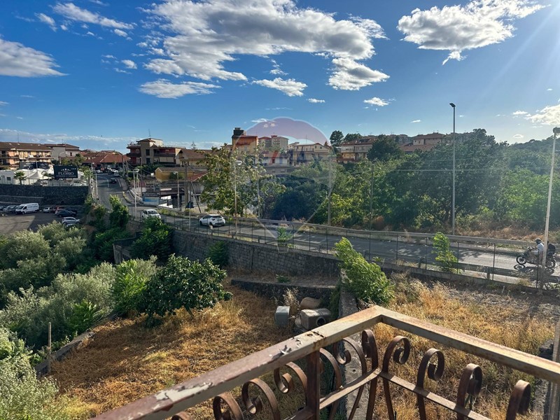Appartamento in Vendita a Gravina di Catania, 123'000€, 153 m²