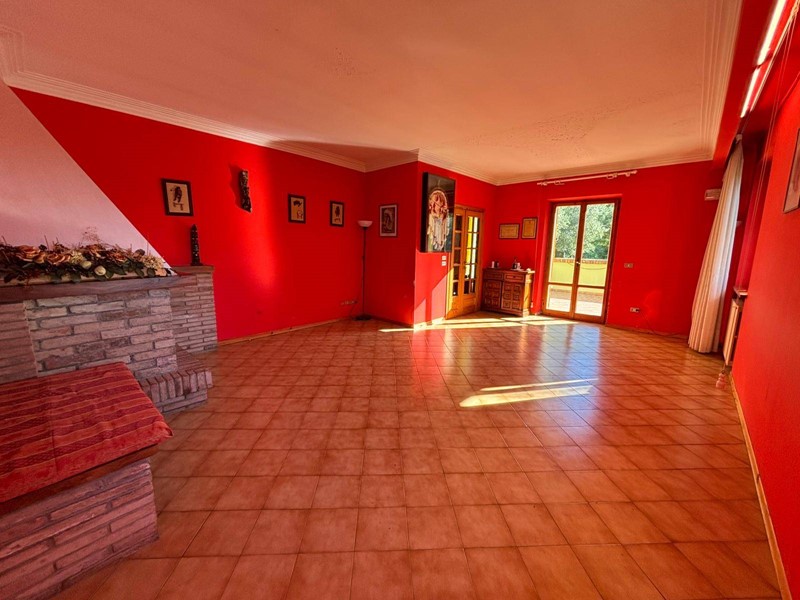 Casa Indipendente in Vendita a Mombaroccio, 280'000€, 438 m²