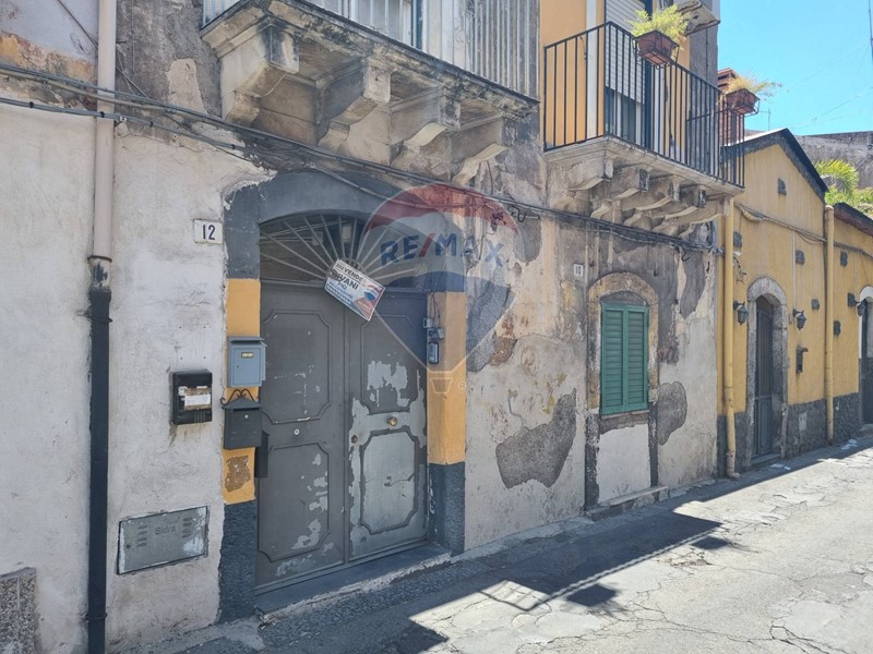 Bilocale in Vendita a Catania, 50'000&euro;, 50 m², con Box