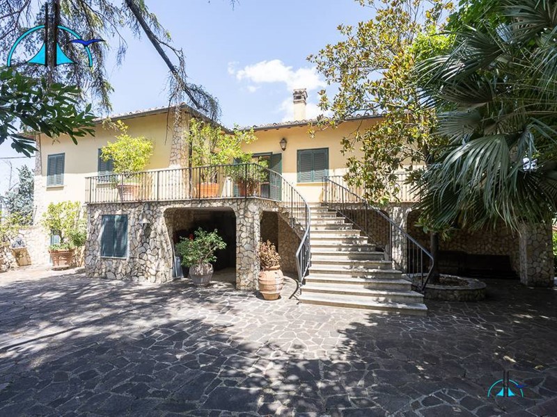 Villa in Vendita a Collevecchio, 990'000&euro;, 651 m²