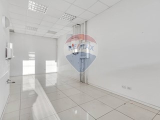 Immobile commerciale in Affitto a Pieve Emanuele, 2'600€, 100 m²