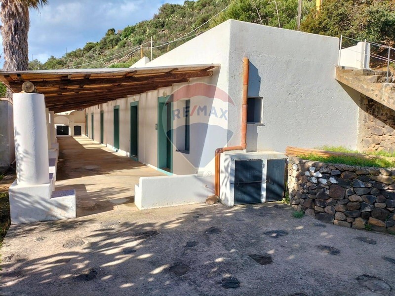 Casa Indipendente in Vendita a Lipari, 500'000&euro;, 160 m²