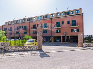 Villetta a schiera in Vendita a Santa Caterina Villarmosa, 129'000€, 250 m²