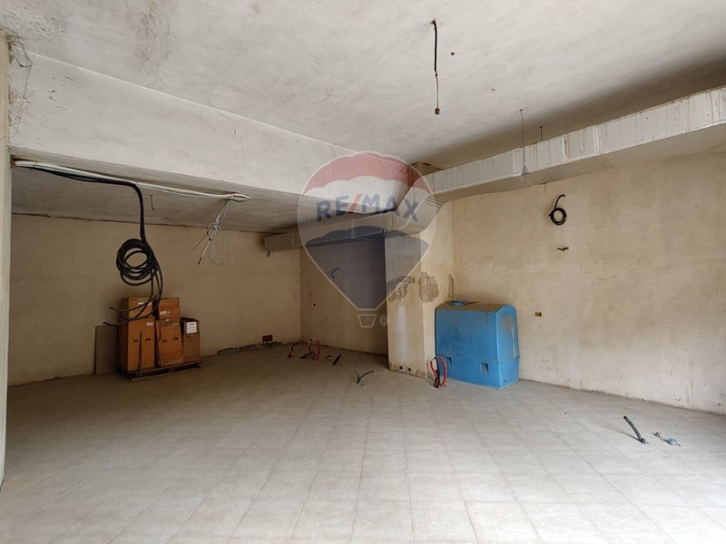 Immobile commerciale in Vendita a Piazza Armerina, 85'000€, 100 m²
