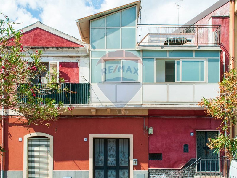 Casa Indipendente in Vendita a Aci Catena, 40'000€, 85 m²