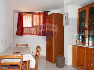 Casa Indipendente in Vendita a Aci Catena, 40'000€, 85 m²