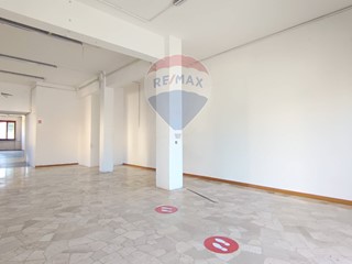 Laboratorio in Vendita a Figline e Incisa Valdarno, 242'000€, 296 m²