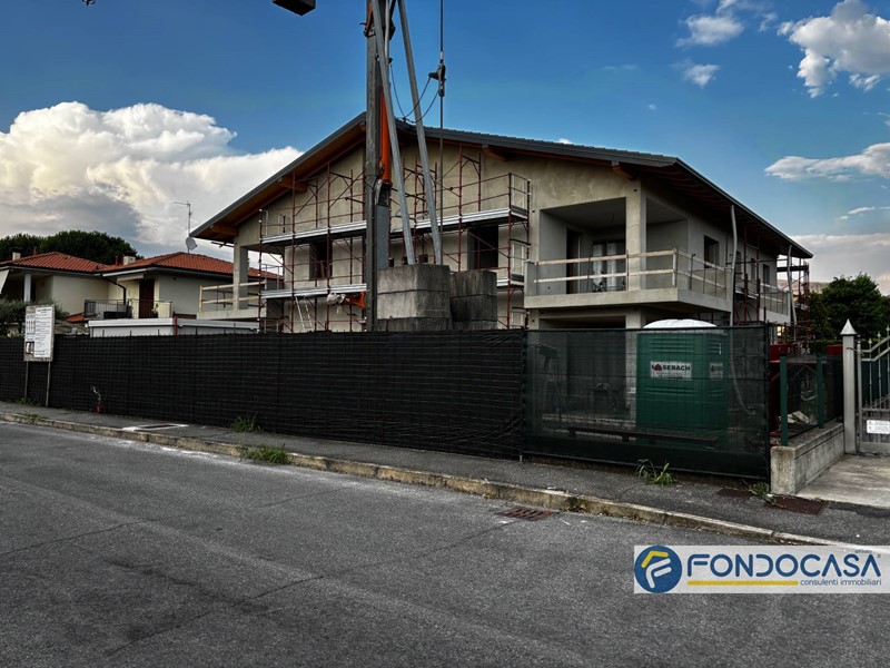 Quadrilocale in Vendita a Grumello del Monte, 340'000€, 153 m²