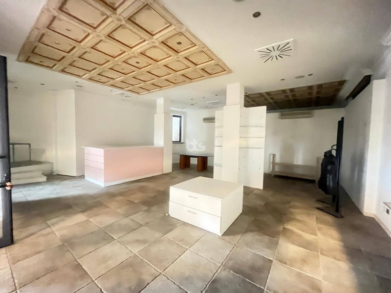 Immobile commerciale in Vendita a Sarnico, 180'000€, 90 m²