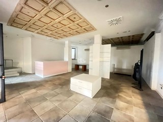 Immobile commerciale in Vendita a Sarnico, 180'000€, 90 m²