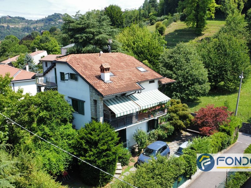 Villa in Vendita a Bergamo, 750'000€, 274 m²