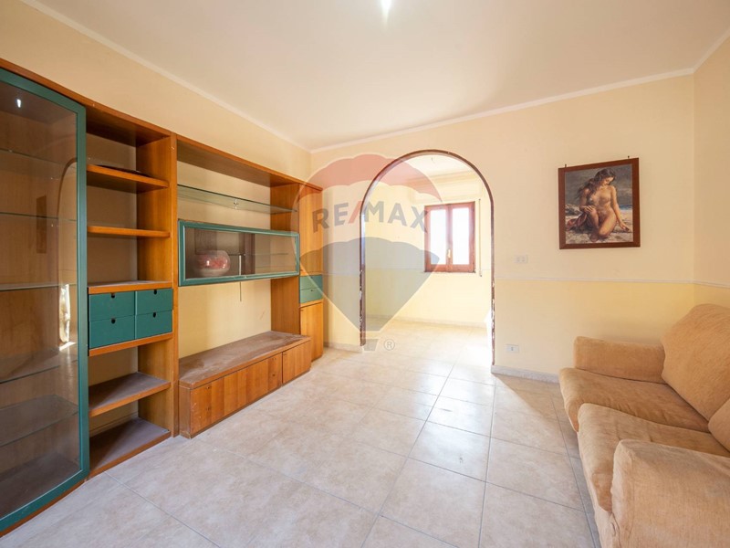 Quadrilocale in Vendita a Aci Catena, 98'000€, 135 m²