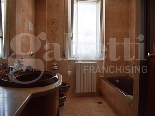 Villa in Vendita a Lecco, 740'000€, 715 m²