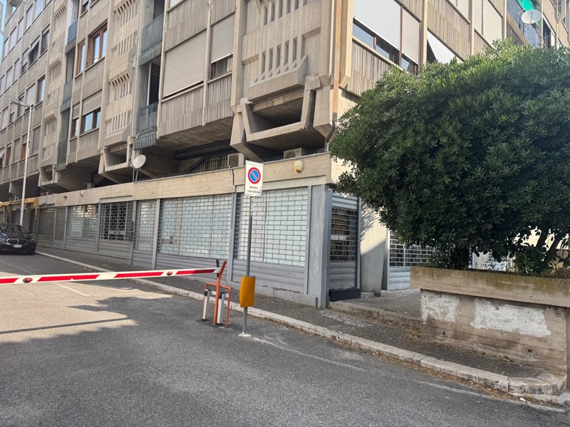 Negozio in Vendita a Terni, 140'000€, 120 m²