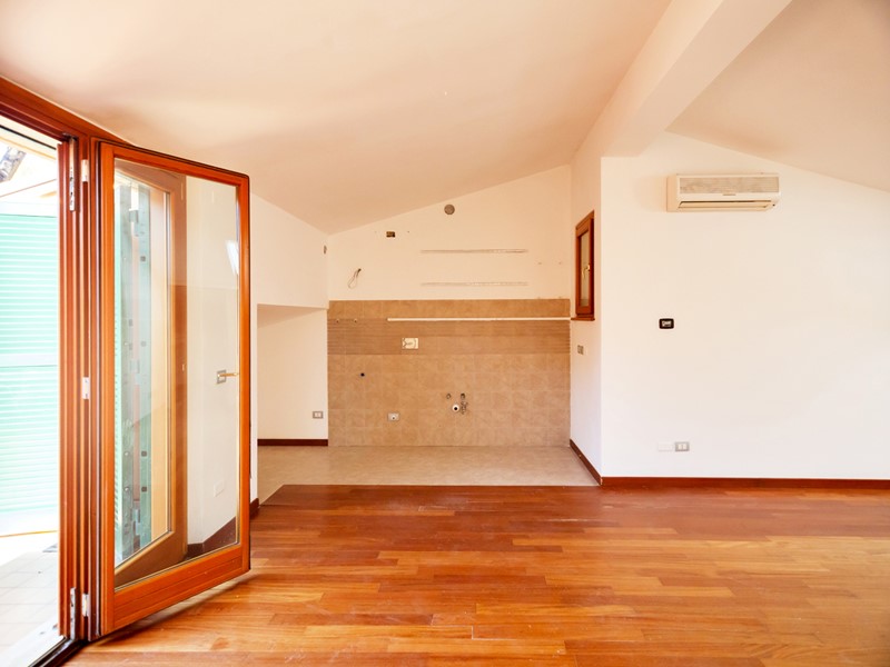 Attico in Vendita a Roma, 199'000€, 69 m², con Box