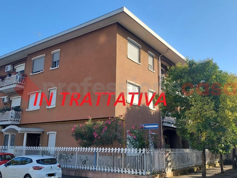 Trilocale in Vendita a Cerro Maggiore, 150'000&euro;, 98 m², con Box