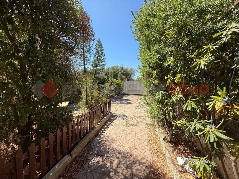 Villa in Vendita a Pulsano, 168'000€, 250 m²