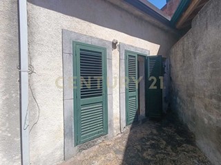 Casa Indipendente in Vendita a Trecastagni, 90'000€, 140 m², con Box
