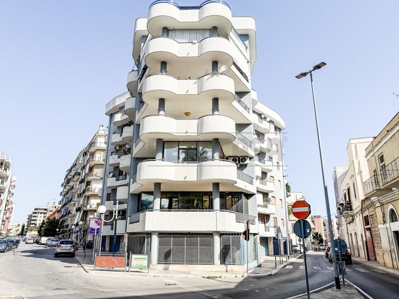 Box in Vendita a Bisceglie, zona Via V. Veneto, 170'000€, 540 m²