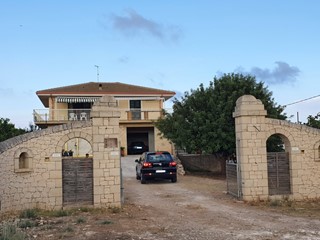 Villa in Vendita a Scicli, zona MARE, 260 m², con Box