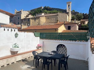 Quadrilocale in Vendita a Monte Argentario, zona Porto Ercole, 650'000€, 69 m²