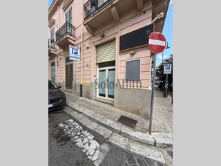 Capannone in Affitto a Reggio Calabria, 900€, 50 m²