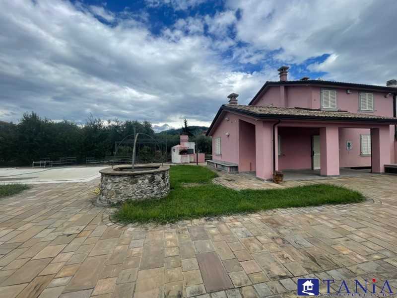Casa Semi Indipendente in Vendita a Castelnuovo Magra, 590'000€, 200 m²