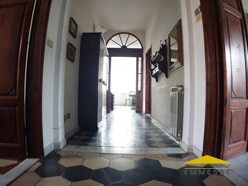 Appartamento in Vendita a Carrara, 155'000€, 160 m²