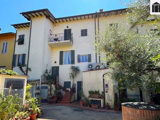 Casa Indipendente in Vendita a Santa Croce sull'Arno, 270'000€, 325 m²
