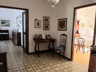 Appartamento in Vendita a Carrara, 140'000€, 104 m², arredato