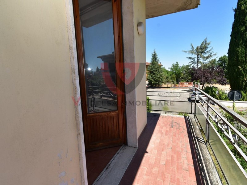 Appartamento in Vendita a Colle di Val D'Elsa, 240'000€, 180 m², con Box