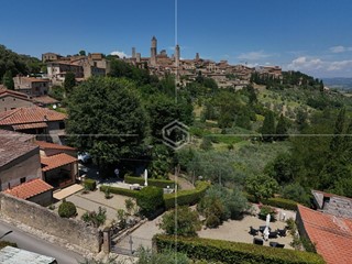 Villa in Vendita a San Gimignano, 690'000€, 320 m², arredato